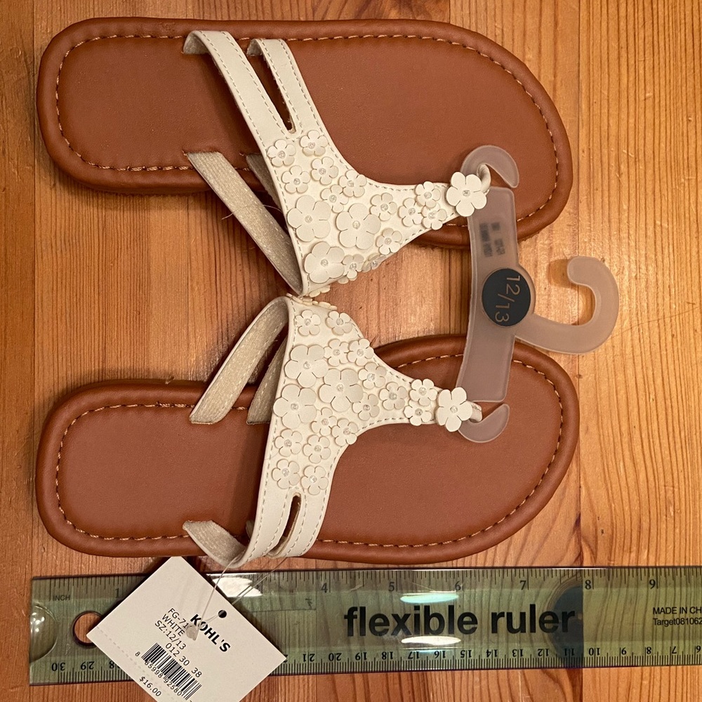 New! Girls sandals size 12/13